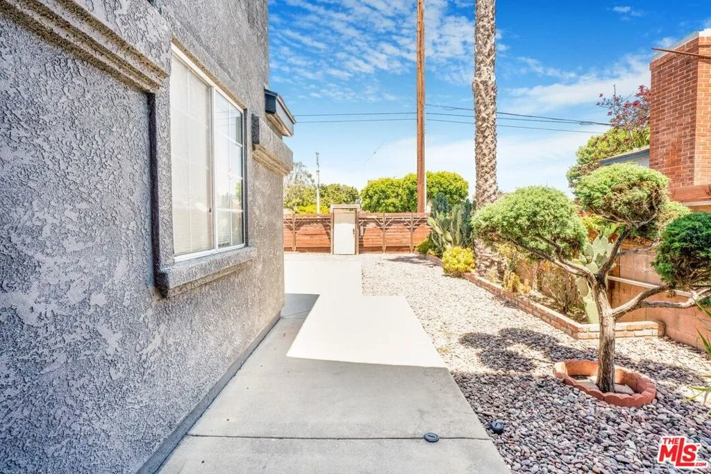 2481 S Bundy Drive, Los Angeles, California 90064 home-pic-28